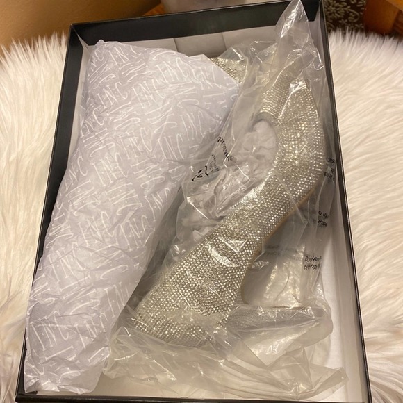 INC International Concepts Zitah Pumps Silver Crystal 7M - Picture 12 of 12